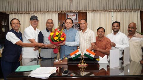 लालकुआं विकास कार्यों और मांगों को लेकर सीएम धामी से मिले विधायक