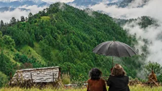 फिल्म ‘पायर’ रिव्यू: पलायन और बुजुर्गों के अकेलेपन की दर्द भरी दास्तान, जरूर देखें