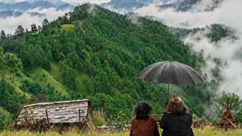 फिल्म ‘पायर’ रिव्यू: पलायन और बुजुर्गों के अकेलेपन की दर्द भरी दास्तान, जरूर देखें