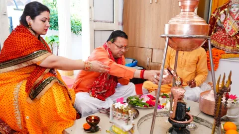 मुख्यमंत्री धामी ने महानवमी पर किया कन्या पूजन, प्रदेश की सुख-समृद्धि की कामना