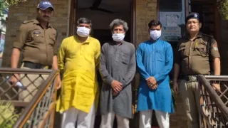 हरिद्वार: हर की पौड़ी पर गंगा आरती के दौरान भिड़े पंडित, दान के पैसों को लेकर हुआ खूनी संघर्ष