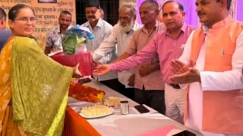 लालकुआं: दीपावली से पहले दुग्ध उत्पादकों को बड़ा तोहफा, मिला 32 लाख का बोनस
