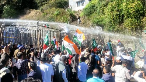 गैरसैंण में कांग्रेस का उग्र प्रदर्शन: विधानसभा घेराव कर धामी सरकार को घेरा