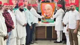 हल्द्वानी में सपा कार्यकर्ताओं ने मनाई सरदार पटेल की 151वीं जयंती, दी श्रद्धांजलि