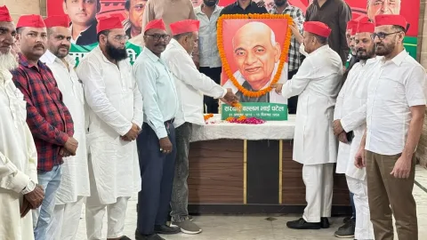हल्द्वानी में सपा कार्यकर्ताओं ने मनाई सरदार पटेल की 151वीं जयंती, दी श्रद्धांजलि