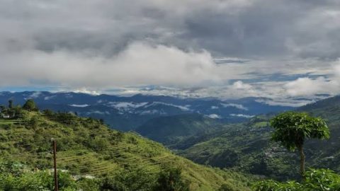 उत्तराखंड में बदला मौसम का मिजाज: पहाड़ों पर बारिश और बर्फबारी से बढ़ी ठंड