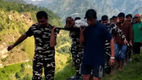 पिथौरागढ़ में घास काटने गई महिला की खाई में गिरने से मौत, SSB ने निकाला शव