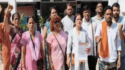 माँ काली के रूप पर विवाद: यूट्यूबर नीतू बिष्ट पर भड़के हिंदू संगठन