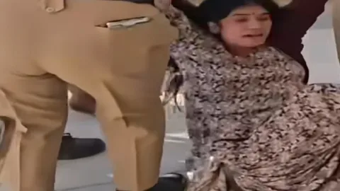 अल्मोड़ा: प्रेमी के पहली पत्नी के पास लौटने पर भड़की प्रेमिका, पेड़ पर चढ़कर दी आत्महत्या की