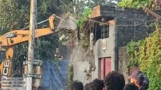रामनगर के पुछड़ी में चला प्रशासन का बुलडोजर, 14 हेक्टेयर वन भूमि से हटे 86 अवैध मकान