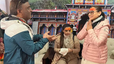 केदारनाथ पहुंचीं बॉलीवुड अभिनेत्री रानी मुखर्जी, श्राद्ध पक्ष में की विशेष पूजा