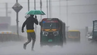 देश के कई राज्यों में भारी बारिश और आंधी-तूफान का अलर्ट, मौसम हुआ सुहाना