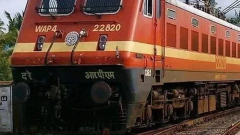 हल्दी रेलवे स्टेशन पर मालगाड़ी पटरी से उतरी, 6 घंटे बाधित रहा रेल मार्ग